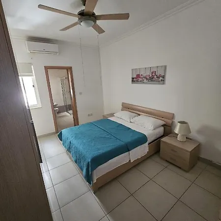 Beautiful Two Bedroom In Center Bugibba 아파트 *