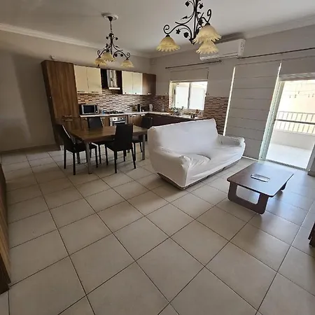 Beautiful Two Bedroom In Center Bugibba *